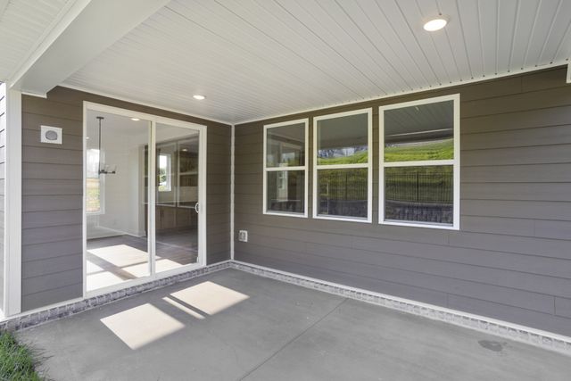 1559 Oaks Springs Drive, Columbia, TN 38401