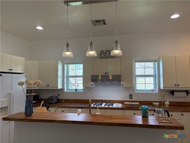 17690 Fm 1123, Holland, TX 76534