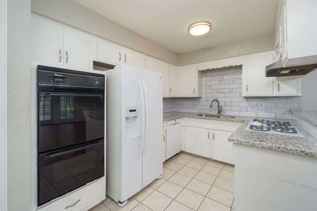 2119 Williamsburg Court S, League City, TX 77573