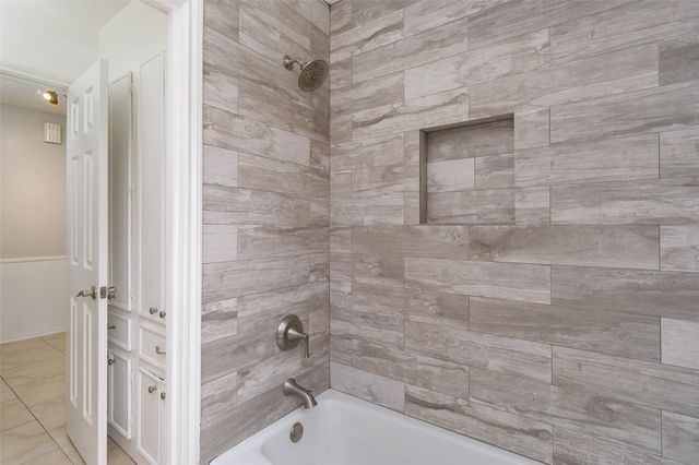 2119 Williamsburg Court S, League City, TX 77573