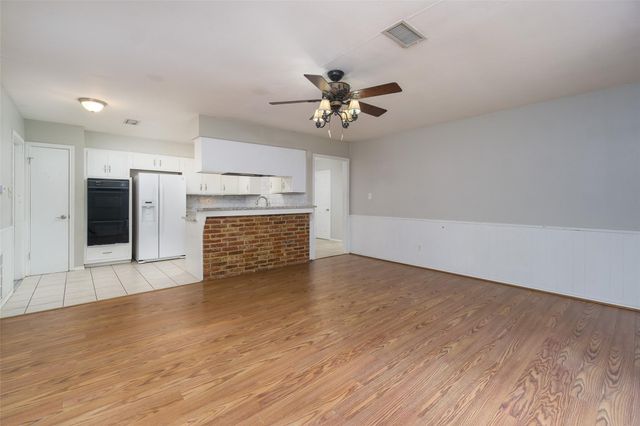 2119 Williamsburg Court S, League City, TX 77573