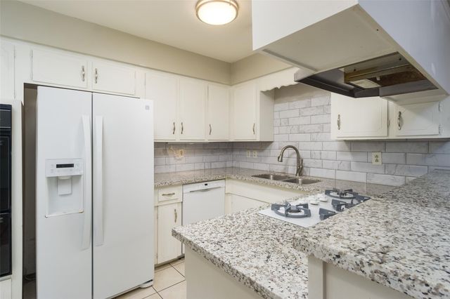 2119 Williamsburg Court S, League City, TX 77573