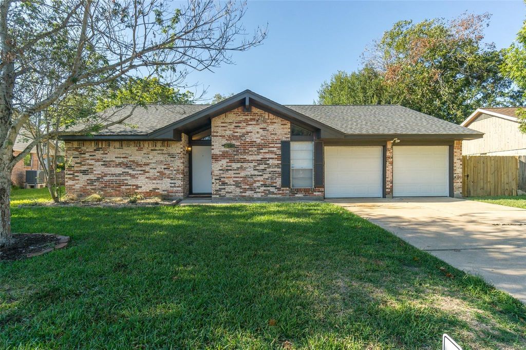 2119 Williamsburg Court S, League City, TX 77573