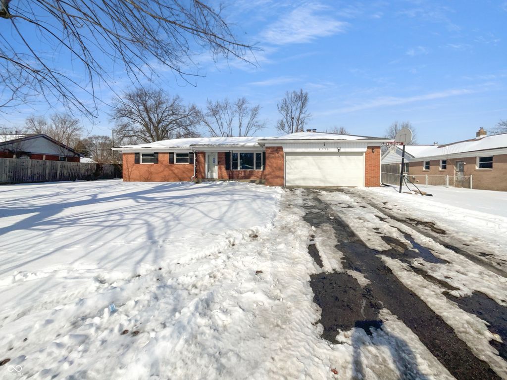 8230 E 11th Street, Indianapolis, IN 46219