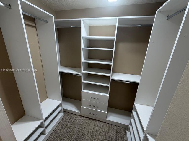 8886 SW 6th St 8886, Miami, FL 33174