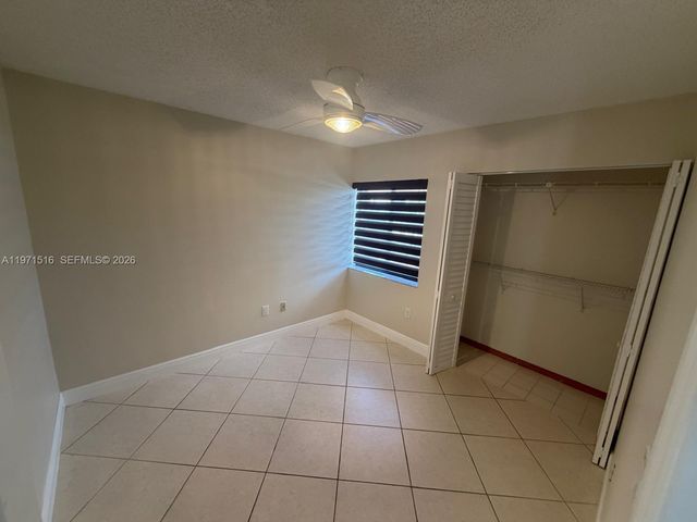 8886 SW 6th St 8886, Miami, FL 33174