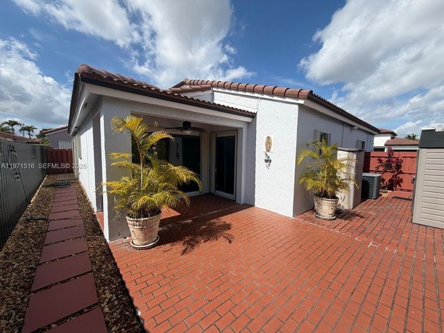 8886 SW 6th St 8886, Miami, FL 33174