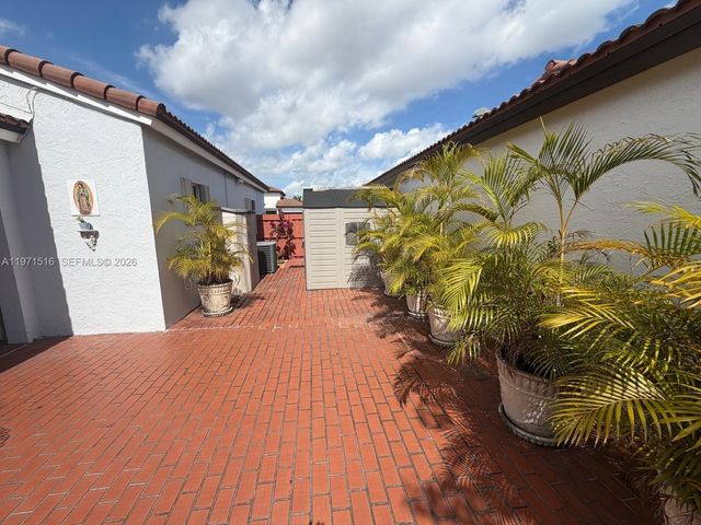 8886 SW 6th St 8886, Miami, FL 33174