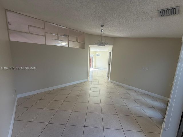 8886 SW 6th St 8886, Miami, FL 33174