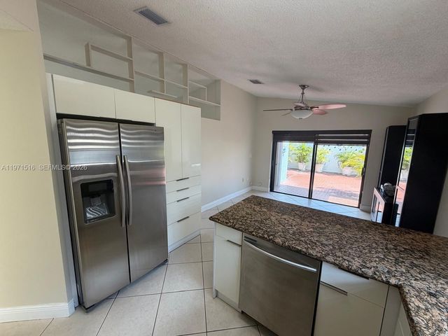 8886 SW 6th St 8886, Miami, FL 33174