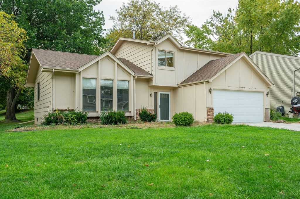 4305 98th Street, Urbandale, IA 50322