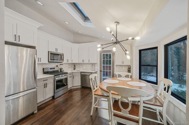 100 Parkside Avenue, Miller Place, NY 11764