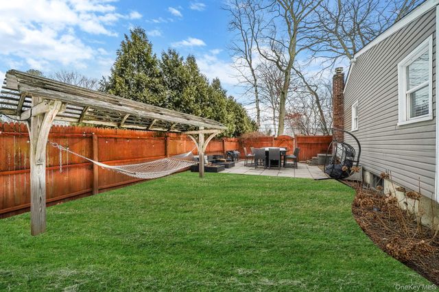 100 Parkside Avenue, Miller Place, NY 11764