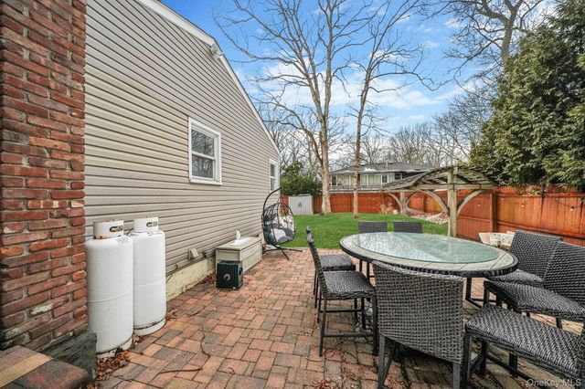 100 Parkside Avenue, Miller Place, NY 11764