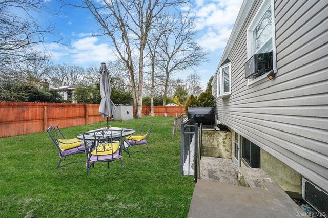 100 Parkside Avenue, Miller Place, NY 11764