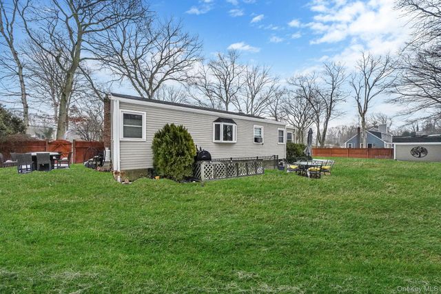 100 Parkside Avenue, Miller Place, NY 11764