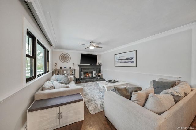 100 Parkside Avenue, Miller Place, NY 11764