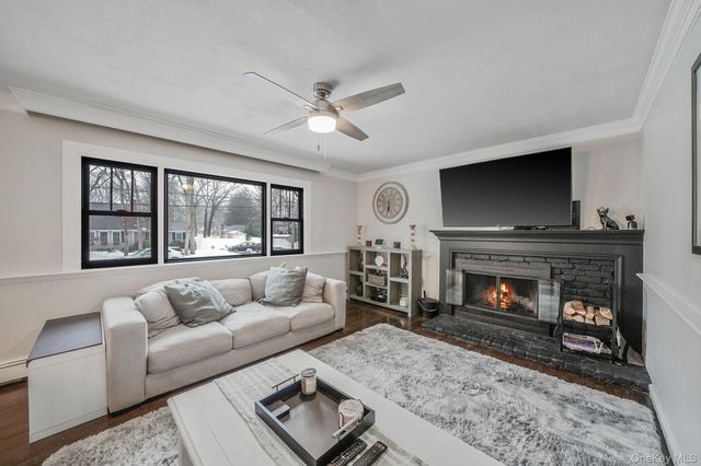 100 Parkside Avenue, Miller Place, NY 11764