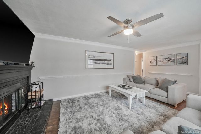 100 Parkside Avenue, Miller Place, NY 11764