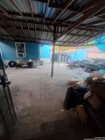 1105 N Center St, San Antonio, TX 78202