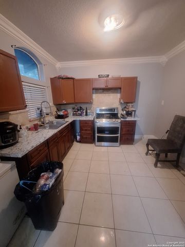 1105 N Center St, San Antonio, TX 78202