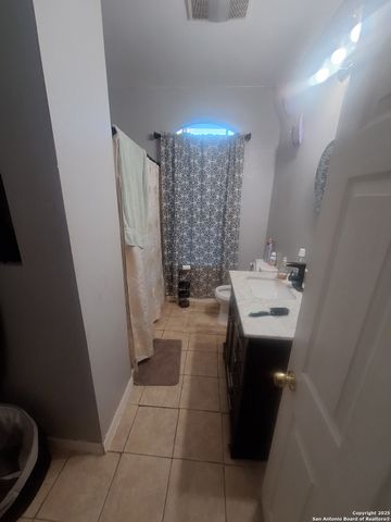 1105 N Center St, San Antonio, TX 78202