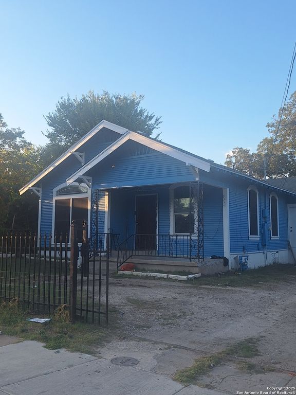 1105 N Center St, San Antonio, TX 78202