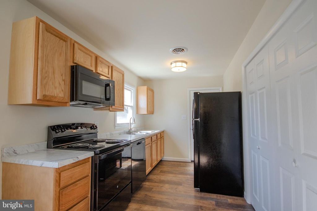 Image 10 of property listing at 27520 LOG CABIN RD, Salisbury, MD 21801