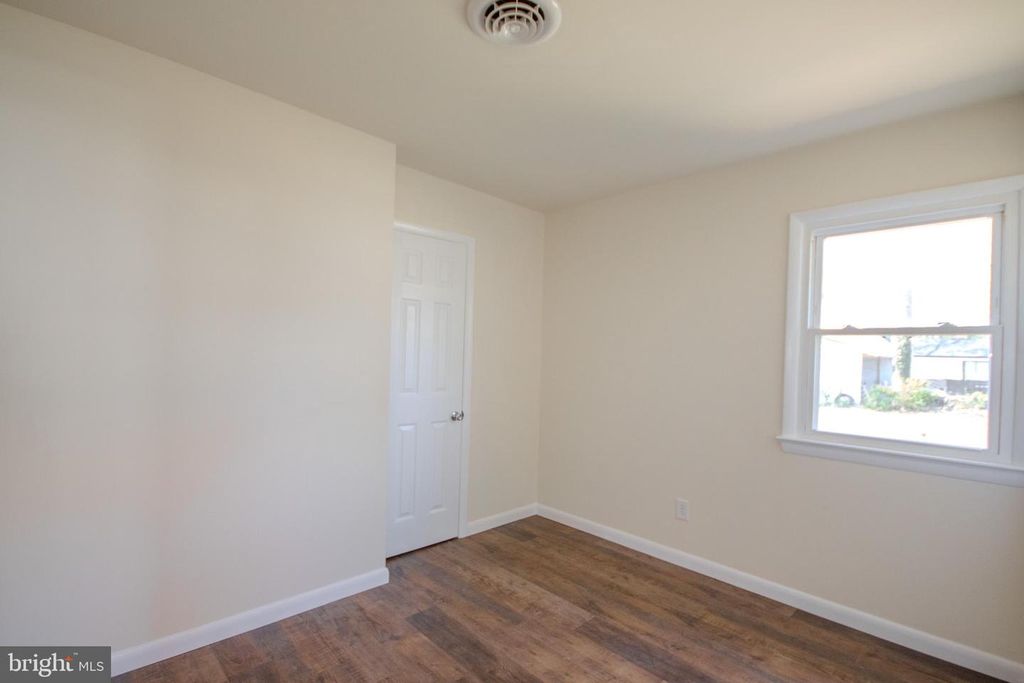 Image 12 of property listing at 27520 LOG CABIN RD, Salisbury, MD 21801