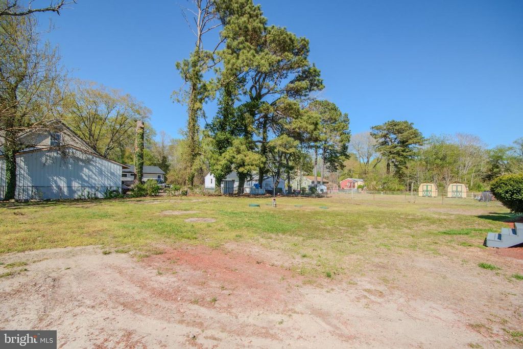 Image 22 of property listing at 27520 LOG CABIN RD, Salisbury, MD 21801