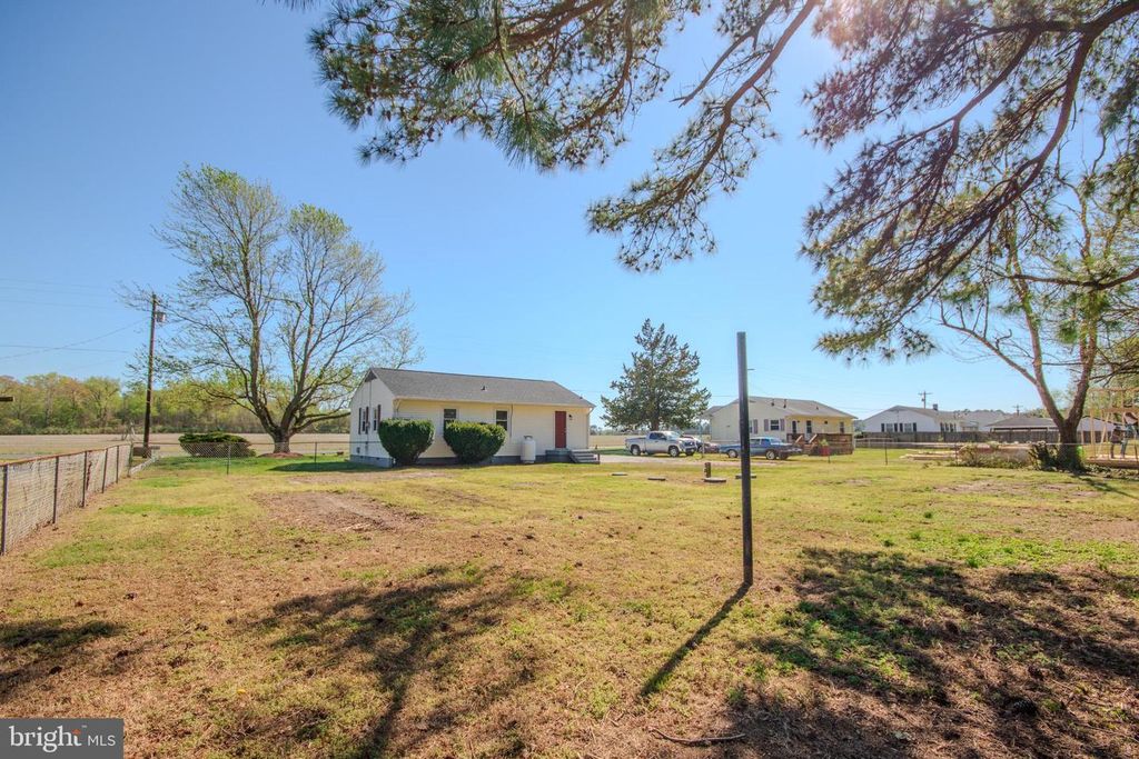 Image 24 of property listing at 27520 LOG CABIN RD, Salisbury, MD 21801