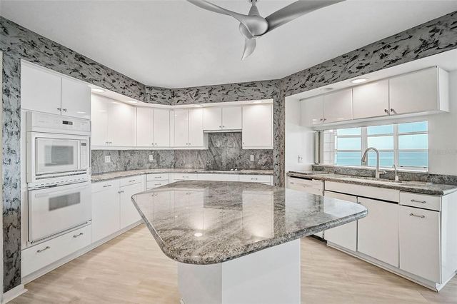 988 BLVD OF THE ARTS 1517, Sarasota, FL 34236