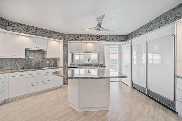 988 BLVD OF THE ARTS 1517, Sarasota, FL 34236