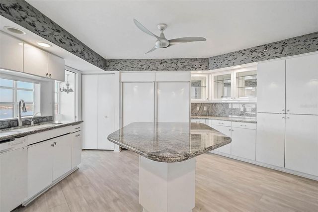 988 BLVD OF THE ARTS 1517, Sarasota, FL 34236