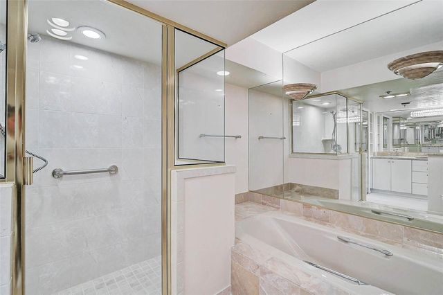 988 BLVD OF THE ARTS 1517, Sarasota, FL 34236