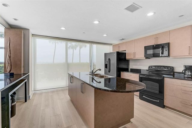 988 BLVD OF THE ARTS 1517, Sarasota, FL 34236