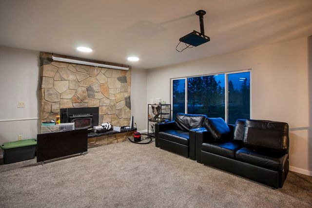 38821 N NEWPORT Hwy, Elk, WA 99009