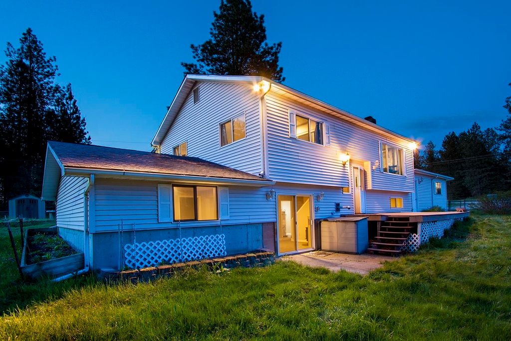 38821 N NEWPORT Hwy, Elk, WA 99009