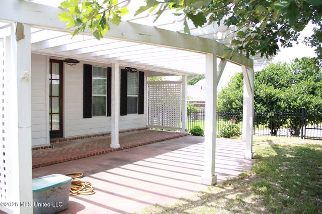 11 Nelson Drive, Holly Springs, MS 38635