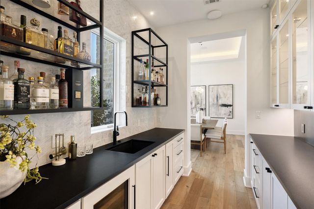 567 Delayne DR, Austin, TX 78737