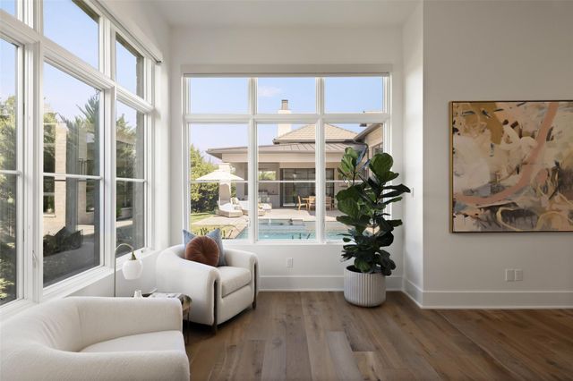 567 Delayne DR, Austin, TX 78737