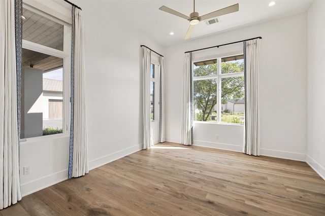 567 Delayne DR, Austin, TX 78737