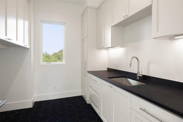 567 Delayne DR, Austin, TX 78737