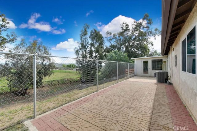 5970 Avenue Juan Bautista, Jurupa Valley, CA 92509