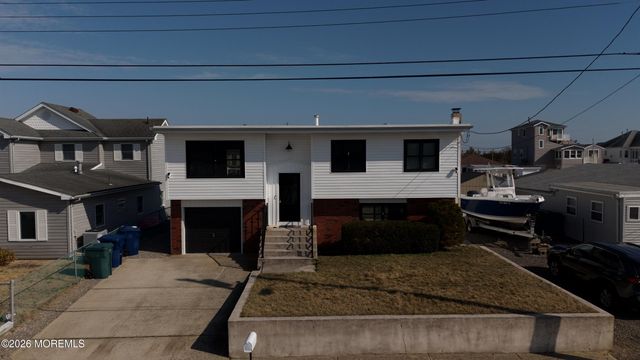 5 S Ensign Drive, Little Egg Harbor, NJ 08087