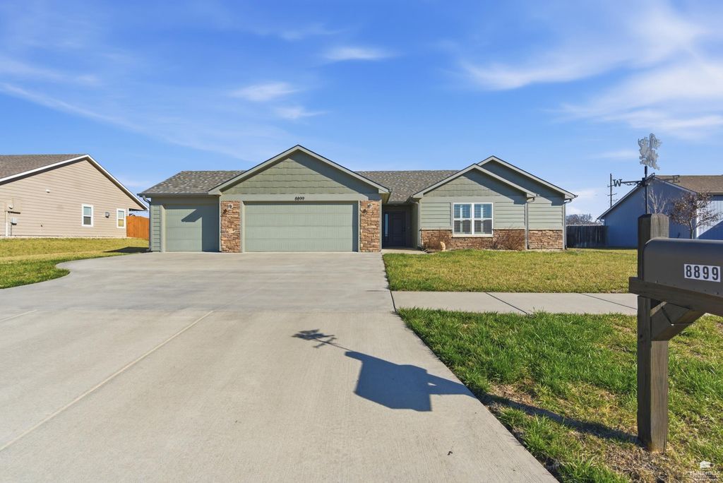 8899 Regina Lane, Manhattan, KS 66502
