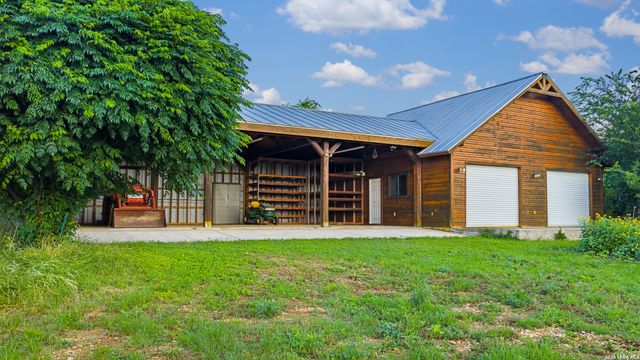 214 MARQUARDT RD, Boerne, TX 78006