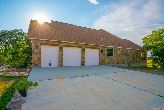 214 MARQUARDT RD, Boerne, TX 78006