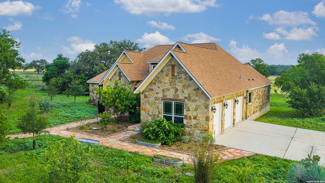 214 MARQUARDT RD, Boerne, TX 78006