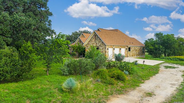 214 MARQUARDT RD, Boerne, TX 78006